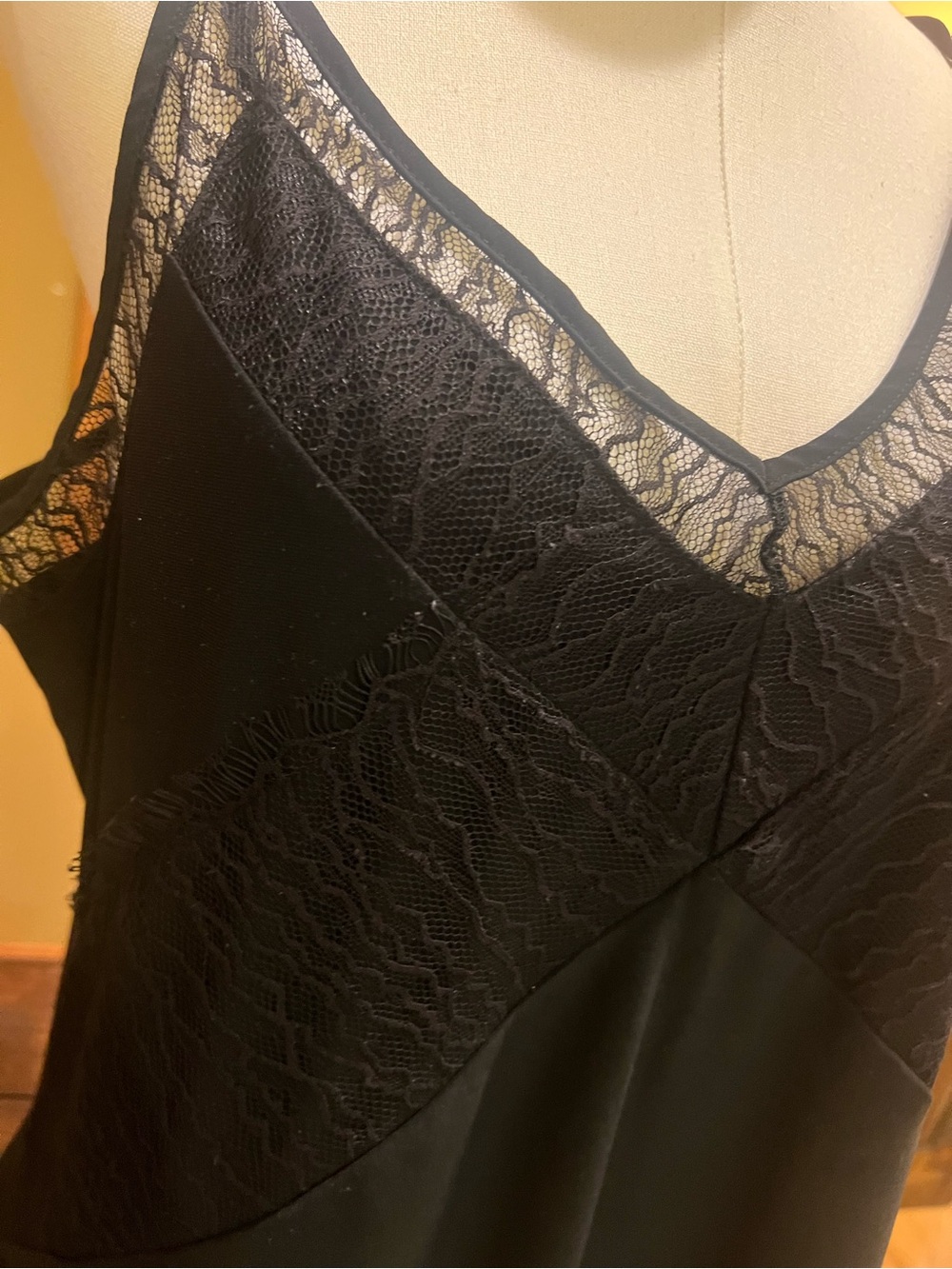 WHBM Black Abstract Lace Trim Camisole Tank Top for under jackets - Picture 3 of 4
